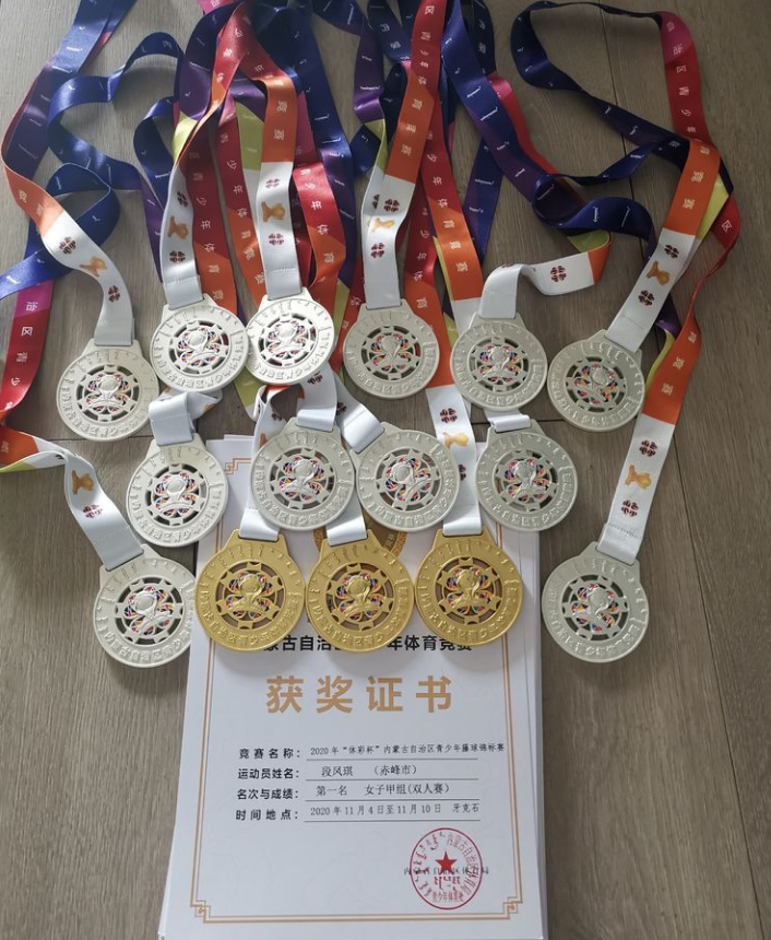 热烈祝贺宝山一中藤球队载誉归来